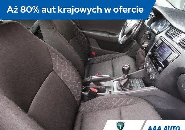 Skoda Octavia cena 43000 przebieg: 177047, rok produkcji 2017 z Połczyn-Zdrój małe 232